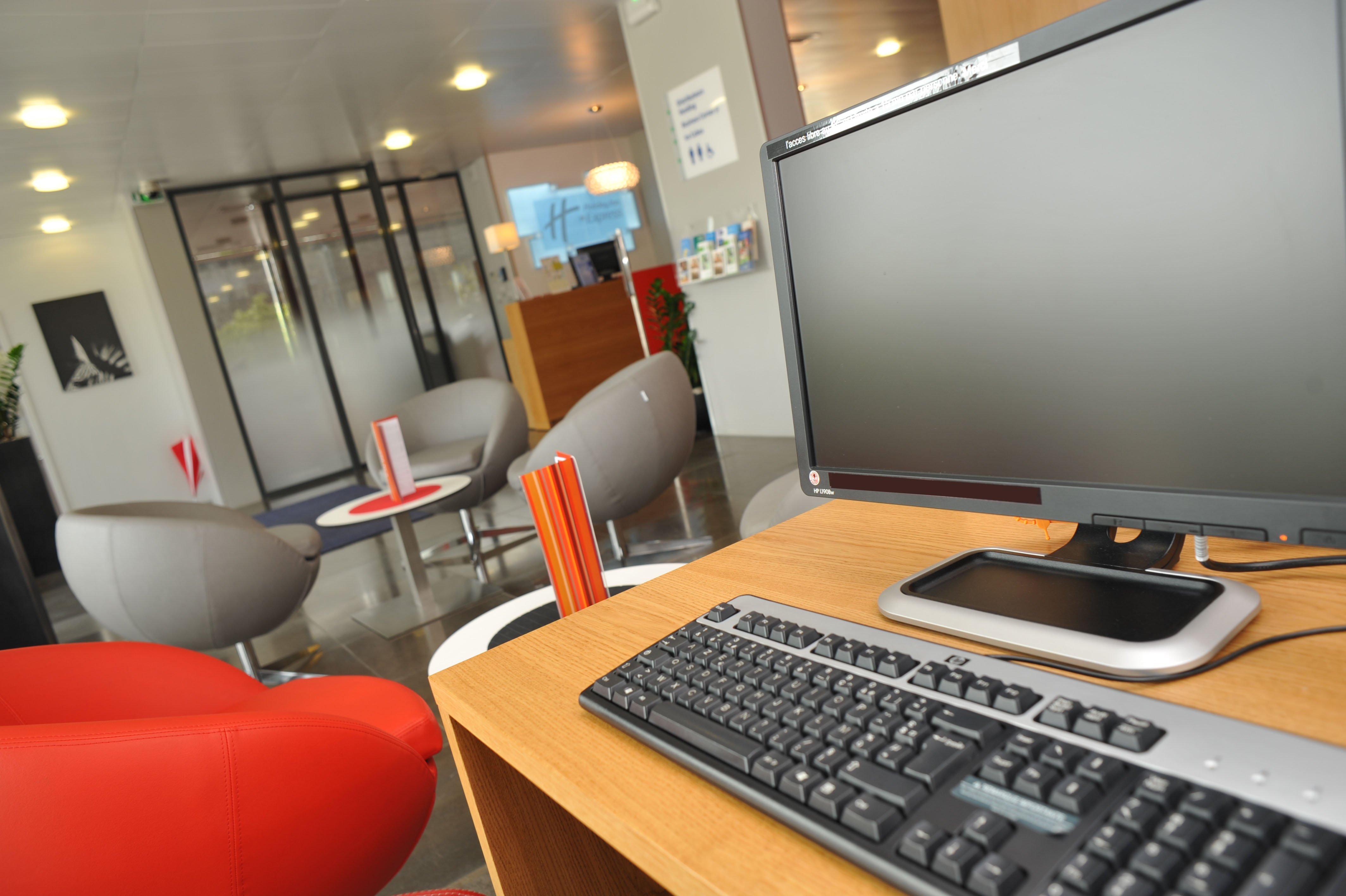 Holiday Inn Express Saint-Nazaire By Ihg Экстерьер фото