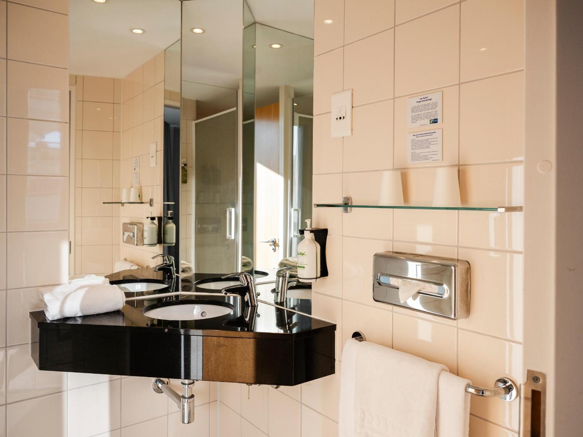 Holiday Inn Express Saint-Nazaire By Ihg Экстерьер фото